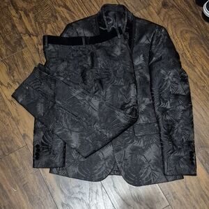 Sophisticated Black Patterned Men's Suit